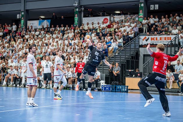 DHB Pokal; TV Hüttenberg - THW Kiel, 23.09.26 Vincent Büchner (THW Kiel, 74), Danil Dyatlov (TV Hüttenberg, 47), Hendrik Schreiber (TV Hüttenberg, 51), Simon Böhne (TV Hüttenberg, 12) DHB Pokal; TV Hüttenberg - THW Kiel: Wetzlar, 23.09.26 Copyright: xBEAUTIFULxSPORTS Roeczeyx