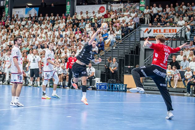 DHB Pokal; TV Hüttenberg - THW Kiel, 23.09.26 Vincent Büchner (THW Kiel, 74), Danil Dyatlov (TV Hüttenberg, 47), Hendrik Schreiber (TV Hüttenberg, 51), Simon Böhne (TV Hüttenberg, 12) DHB Pokal; TV Hüttenberg - THW Kiel: Wetzlar, 23.09.26 Copyright: xBEAUTIFULxSPORTS Roeczeyx