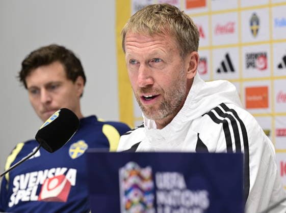STOCKHOLM, SVERIGE 20260924 Victor Nilsson Lindelöf, fotbollsspelare och Graham Potter, förbundskapten under en pressträff pa Strawberry Arena inför fredagens inledande gruppspelsmatch i Nations League mot Rumänien. STOCKHOLM SVERIGE x10030x