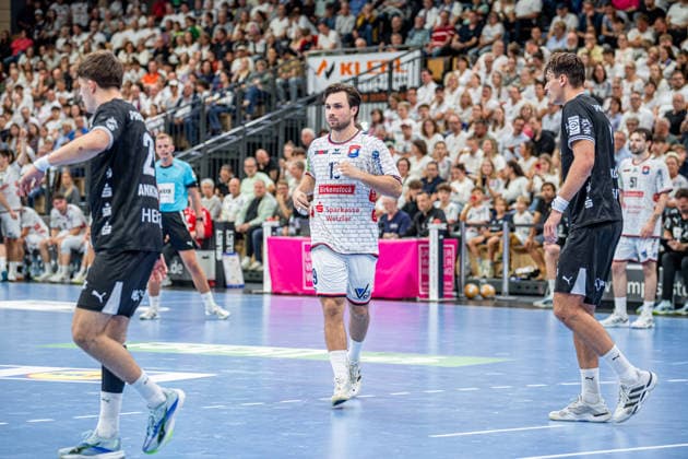 DHB Pokal; TV Hüttenberg - THW Kiel, 23.09.26 Vit Reichl (TV Hüttenberg, 19) DHB Pokal; TV Hüttenberg - THW Kiel: Wetzlar, 23.09.26 Copyright: xBEAUTIFULxSPORTS Roeczeyx