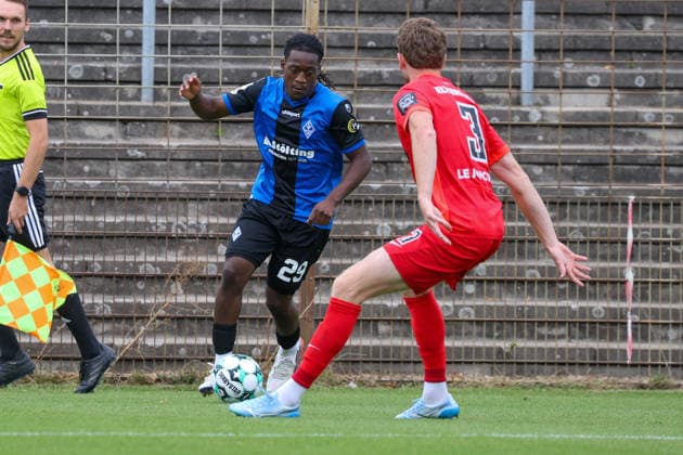 Nolan Muteba N Tumba (SV Waldhof Mannheim, 29), Florian Le Joncour (SV 07 Elversberg, 3) beim Zweikampf Fussball: Testspiel, SV Waldhof Mannheim vs. SV 07 Elversberg am 24.09.2026 in Mannheim (Seppl-Herberger-Stadion), Deutschland Mannheim Seppl-Herberger-Stadion Deutschland Copyright: xFranzxReindelx