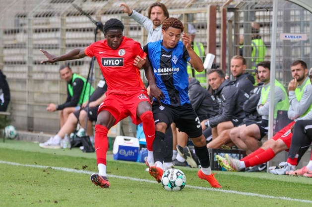 Djayson Mendes (SV Waldhof Mannheim, 35), Raif Adam (SV 07 Elversberg, 15) beim Zweikampf Fussball: Testspiel, SV Waldhof Mannheim vs. SV 07 Elversberg am 24.09.2026 in Mannheim (Seppl-Herberger-Stadion), Deutschland Mannheim Seppl-Herberger-Stadion Deutschland Copyright: xFranzxReindelx