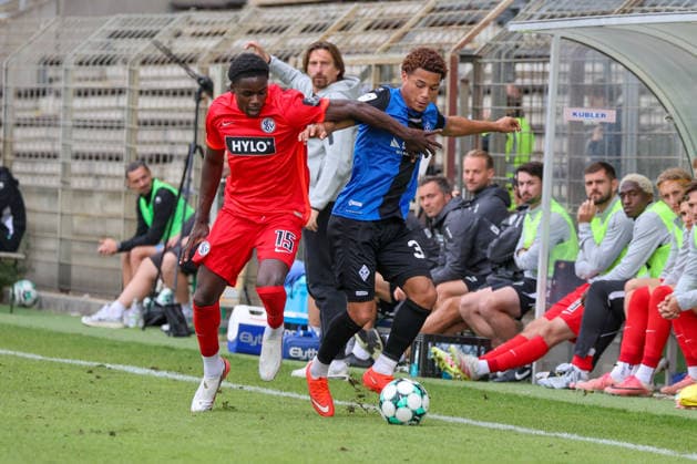 Djayson Mendes (SV Waldhof Mannheim, 35), Raif Adam (SV 07 Elversberg, 15) beim Zweikampf Fussball: Testspiel, SV Waldhof Mannheim vs. SV 07 Elversberg am 24.09.2026 in Mannheim (Seppl-Herberger-Stadion), Deutschland Mannheim Seppl-Herberger-Stadion Deutschland Copyright: xFranzxReindelx