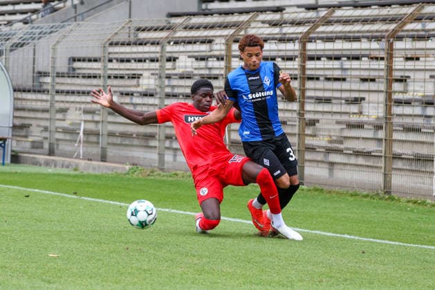 Djayson Mendes (SV Waldhof Mannheim, 35), Raif Adam (SV 07 Elversberg, 15) beim Zweikampf Fussball: Testspiel, SV Waldhof Mannheim vs. SV 07 Elversberg am 24.09.2026 in Mannheim (Seppl-Herberger-Stadion), Deutschland Mannheim Seppl-Herberger-Stadion Deutschland Copyright: xFranzxReindelx