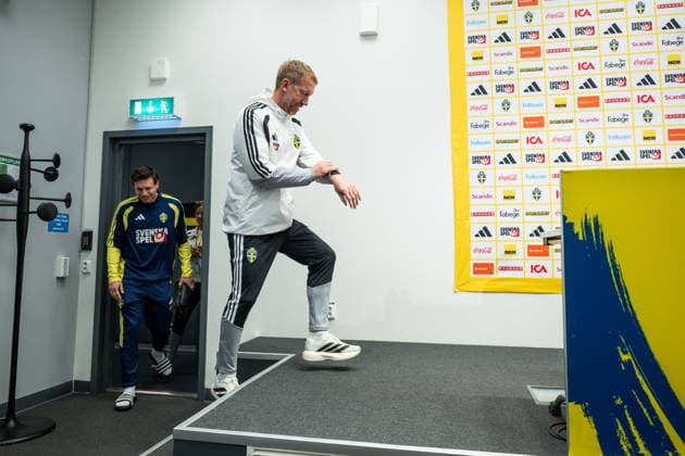 260924 Victor Nilsson Lindelöf and Head coach Graham Potter of the Swedish men s national football team at a press conference, PK, Pressekonferenz on September 24, 2026 in Stockholm. Photo: Jesper Zerman BILDBYRAN kod JZ JZ0759 fotboll football soccer fotball nations league uefa nations league presskonferens press conference sverige sweden sverige a bbeng Copyright: JESPERxZERMAN BB260924JZ035