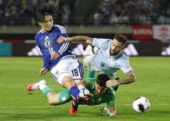 Football: Japan vs. Uruguay Japan s Ayase Ueda (L) scores his team s third goal late in the second half of an International Friendly, Länderspiel, Nationalmannschaft against Uruguay in Rifu in Miyagi Prefecture, northeastern Japan, on Sept. 24, 2026.  A14AA0005628555P