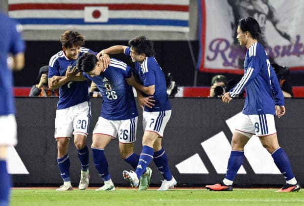 Football: Japan vs. Uruguay Japan s Kento Shiogai (2nd from L) is congratulated by teammates after scoring his team s second goal late in the second half of an International Friendly, Länderspiel, Nationalmannschaft against Uruguay in Rifu in Miyagi Prefecture, northeastern Japan, on Sept. 24, 2026.  A14AA0005628556P