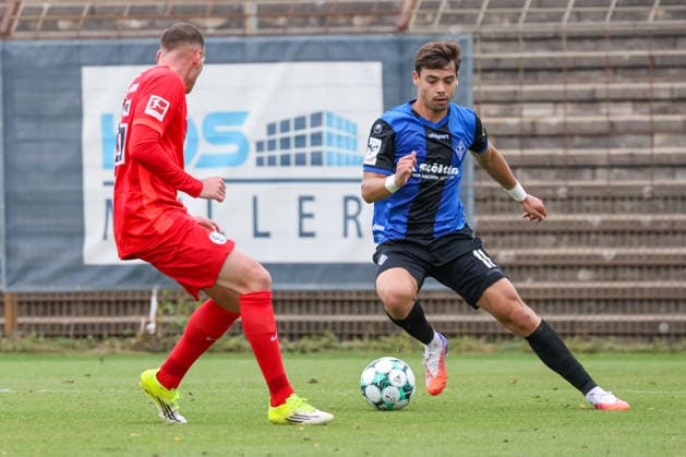 Masca (SV Waldhof Mannheim, 11), Torschütze zum 1:1 und 2:1, im Zweikampf mit Luca Sirch (SV 07 Elversberg, 26) Fussball: Testspiel, SV Waldhof Mannheim vs. SV 07 Elversberg am 24.09.2026 in Mannheim (Seppl-Herberger-Stadion), Deutschland Mannheim Seppl-Herberger-Stadion Deutschland Copyright: xFranzxReindelx