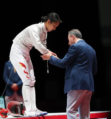 (260924) -- TOKONAME, Sept. 24, 2026 -- Rao Xueyi (L) of China is injured during the women s sabre individual semifinal of fencing event at the 20th Asian Games Aichi-Nagoya 2026 in Tokoname, Aichi Prefecture, Japan, Sept. 24, 2026. ) (SP)JAPAN-TOKONAME-ASIAN GAMES-FENCING-WOMEN S SABRE YaoxQilin 