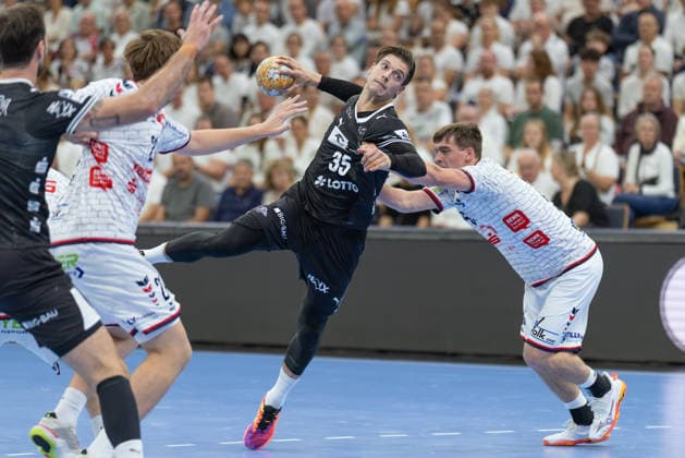 TV Hüttenberg - THW Kiel, DHB-Pokal Domen Makuc (THW Kiel, 35) gegen Torsten Anselm (TV Hüttenberg, 25). DHB-Pokalspiel der 2. Runde zwischen dem TV Hüttenberg und dem THW Kiel am 23. September 2026 in der Buderus-Arena in Wetzlar., Wetzlar Hessen Deutschland Buderus-Arena