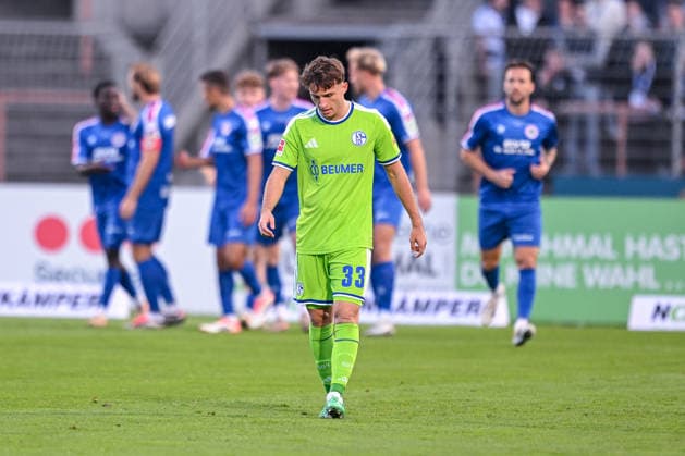 24.09.2026, Fussball, Saison 2026 2027, Testspiel, Rot-Weiß Oberhausen - FC Schalke 04, Vitalie Becker (FC Schalke 04) ist enttäuscht nach dem Gegentor, xRHR-FOTO YYx Copyright: KROEGER RHR-FOTOx RHR-FOTO YY