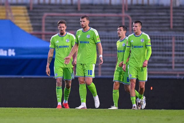 24.09.2026, Fussball, Saison 2026 2027, Testspiel, Rot-Weiß Oberhausen - FC Schalke 04, Janik Bachmann (FC Schalke 04), Edin DÅ¾eko Dzeko (FC Schalke 04), Magnus Rösner (FC Schalke 04), Ron Schallenberg (FC Schalke 04) sind enttäuscht über das Gegentor, xRHR-FOTO YYx Copyright: KROEGER RHR-FOTOx RHR-FOTO YY