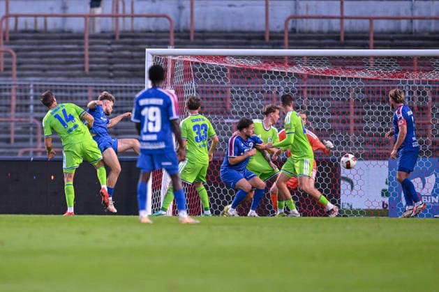 24.09.2026, Fussball, Saison 2026 2027, Testspiel, Rot-Weiß Oberhausen - FC Schalke 04, Timur Kesim (Rot-Weiß Oberhausen) erzielt das Tor zum 2:0, xRHR-FOTO YYx Copyright: KROEGER RHR-FOTOx RHR-FOTO YY
