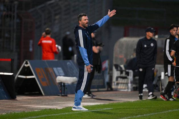 Tim Hoogland (Co Trainer FC Schalke 04) coachte für Trainer Miron Muslic (FC Schalke 04) 24.09.2026, Fussball Saison 2026 2027, Testspiel, Rot-Weiß Oberhausen - FC Schalke 04 Oberhausen Niederrheinstadion Nordrhein Westfalen Deutschland