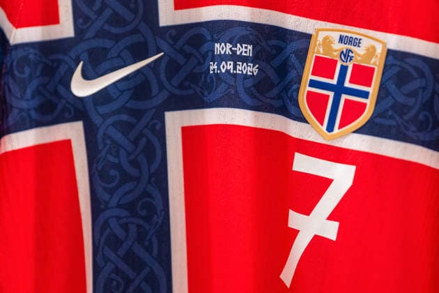 260924 The crest on the Norway home kit in the dressing room ahead of the Nations League football match between Norway and Denmark on September 24, 2026 in Oslo. Photo: Vegard Grott BILDBYRAN kod VG VG1005 bbeng fotboll football soccer fotball nations league landskamp norge norway danmark denmark garderobe hjemmedrakt genre Copyright: VEGARDxGRoTT BB260924VG001