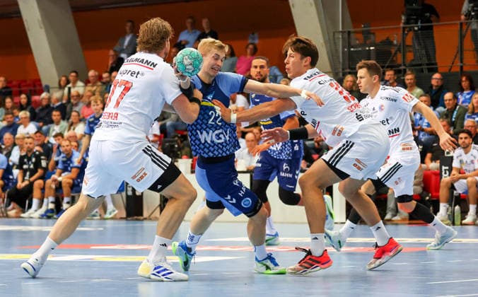 24.09.2026, Deutschland, Stuttgart, DHB Pokal Saison 2026 2027, TVB Stuttgart vs. HC Erlangen, v.l. Maciej Gebala (HCE), Torben Matzken (TVB), Florian Scheerer (HCE)