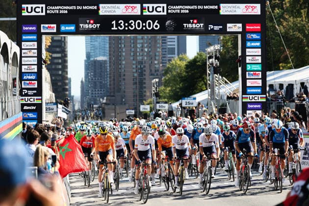 2026 UCI Road World Championships Picture by Alex Whitehead SWpix.com - 24 09 2026 - Cycling - 2026 UCI Road World Championships - MontrÃ al, Canada - Men Junior Road Race - Race Start MontrÃ al Avenue du Parc Canada Copyright: x xSWpix.comx(t axPhotographyxHubxLtd)xAlexxWhitehead SWpix.comx SWP-3521-2651