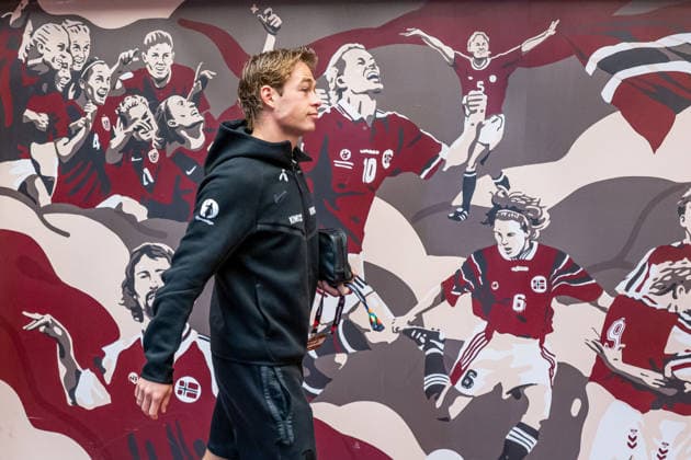 260924 Patrick Berg of Norway arrives ahead of the Nations League football match between Norway and Denmark on September 24, 2026 in Oslo. Photo: Vegard Grott BILDBYRAN kod VG VG1005 bbeng fotboll football soccer fotball nations league landskamp norge norway danmark denmark Copyright: VEGARDxGRoTT BB260924VG012