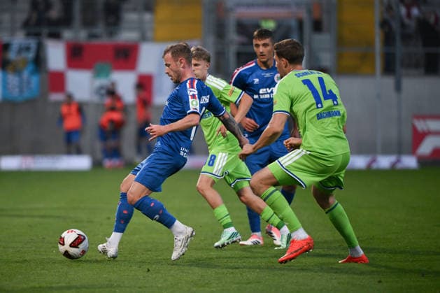 Max Meyer (Rot Weiss Oberhausen), Luca Vozar (FC Schalke 04), Janik Bachmann (FC Schalke 04), v.li. 24.09.2026, Fussball Saison 2026 2027, Testspiel, Rot-Weiß Oberhausen - FC Schalke 04 Oberhausen Niederrheinstadion Nordrhein Westfalen Deutschland