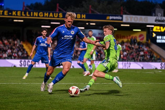 24.09.2026, Fussball, Saison 2026 2027, Testspiel, Rot-Weiß Oberhausen - FC Schalke 04, Luca Vozar (FC Schalke 04) xRHR-FOTO YYx Copyright: KROEGER RHR-FOTOx RHR-FOTO YY