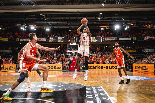 1. Basketball Bundesliga, easyCredit BBL, Saison 2026 2027, Herren, Hauptrunde, 2. Spieltag, 24.09.2026, RASTA Vechta - Bamberg Baskets Mylik Wilson ( 10 - BMA365 Bamberg Baskets) beim Jumpshot Vechta RASTA Dome Niedersachsen Deutschland