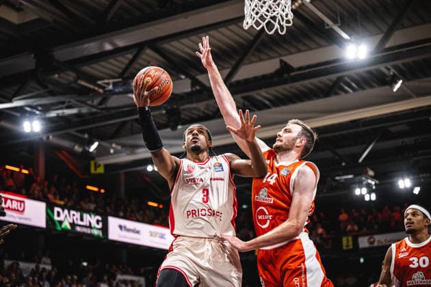 1. Basketball Bundesliga, easyCredit BBL, Saison 2026 2027, Herren, Hauptrunde, 2. Spieltag, 24.09.2026, RASTA Vechta - Bamberg Baskets Jordan Wright ( 3 - BMA365 Bamberg Baskets) beim Korbleger Vechta RASTA Dome Niedersachsen Deutschland