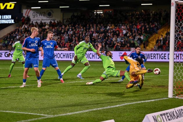 24.09.2026, Fussball, Saison 2026 2027, Testspiel, Rot-Weiß Oberhausen - FC Schalke 04, Moussa Sylla (FC Schalke 04) erzielt das Tor zum 2:5 xRHR-FOTO YYx Copyright: KROEGER RHR-FOTOx RHR-FOTO YY