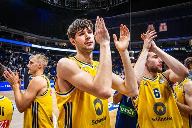 Basketball Berlin 24.09.2026 Saison 2026 2027 EasyCredit BBL 1. Bundesliga Männer, Herren Alba Berlin - Skyliners Frankfurt Nevio Bennefeld (Alba Berlin, No.22) Malte Delow (Alba Berlin, No.06) Jubel
