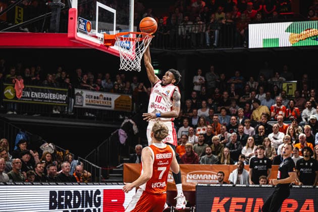 1. Basketball Bundesliga, easyCredit BBL, Saison 2026 2027, Herren, Hauptrunde, 2. Spieltag, 24.09.2026, RASTA Vechta - Bamberg Baskets Mylik Wilson ( 10 - BMA365 Bamberg Baskets) beim Korbleger Vechta RASTA Dome Niedersachsen Deutschland
