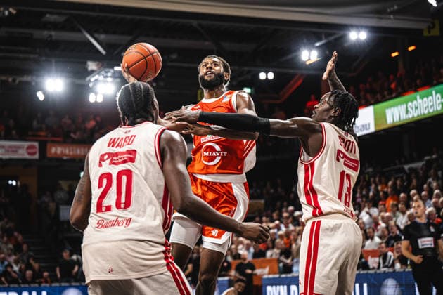 1. Basketball Bundesliga, easyCredit BBL, Saison 2026 2027, Herren, Hauptrunde, 2. Spieltag, 24.09.2026, RASTA Vechta - Bamberg Baskets Matt Lewis ( 11 - RASTA Vechta) beim Korbleger Vechta RASTA Dome Niedersachsen Deutschland