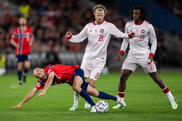 260924 Antonio Nusa of Norway and Morten Hjulmand of Denmark during the Nations League football match between Norway and Denmark on September 24, 2026 in Oslo. Photo: Marius Simensen BILDBYRAN COP 238 VG1005 bbeng fotboll football soccer fotball nations league landskamp norge norway danmark denmark Copyright: MARIUSxSIMENSEN BB260924BB994