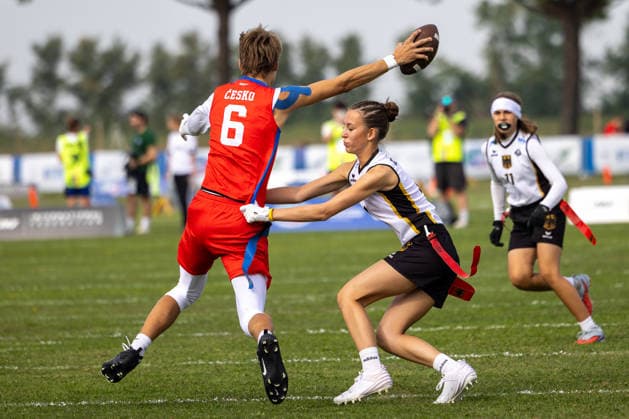 German Player gets the flag, U15 Mixed Germany vs Czech Republic IFAF European Youth Championships 2026, 24.09.2026 Lido Delle Nazioni Lido Delle Nazioni Italia Copyright: xPFA BjörnxKeckerx