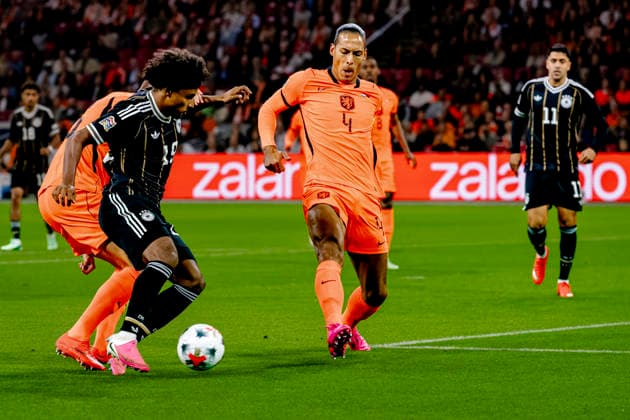 AMSTERDAM - Duitsland s midfielder Karim Adeyemi, Nederland s defender Virgil van Dijk, during the UEFA Nations League match between Nederland and Duitsland at Johan Cruijff ArenA on 24 September 2026 in Amsterdam, Nederland. (Photo by DeFodi Images) -