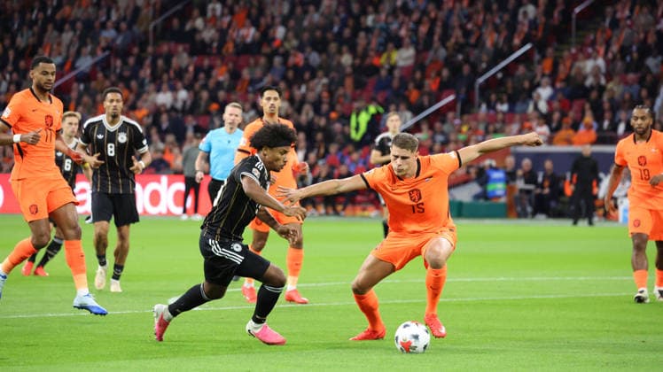 24.09.2026, xrekx, Fussball UEFA Nations League, Niederlande - Deutschland v.l. Karim Adeyemi (Deutschland) Micky van de Ven (Niederlande) Zweikampf, Aktion, action, battle for the ball Amsterdam