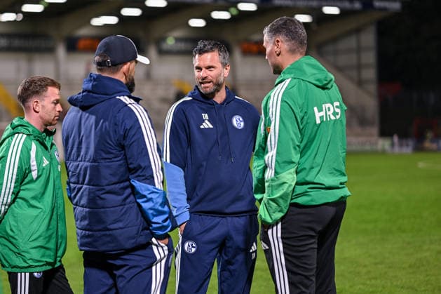 24.09.2026, Fussball, Saison 2026 2027, Testspiel, Rot-Weiß Oberhausen - FC Schalke 04, Trainer Miron Muslic (FC Schalke 04), Co-Trainer Tim Hoogland (FC Schalke 04) xRHR-FOTO YYx Copyright: KROEGER RHR-FOTOx RHR-FOTO YY