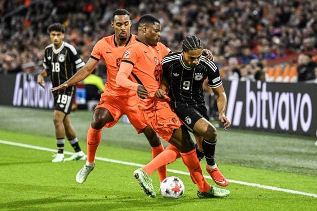 AMSTERDAM - Denzel Dumfries of the Netherlands, Kevin Schade of Germany (lr) during the UEFA Nations League match between the Netherlands and Germany at the Johan Cruijff ArenA on 24 September 2026 in Amsterdam, the Netherlands. ANP OLAF KRAAK UEFA Nations League 2025 26 xVIxANPxSportx xxANPxIVx 569964038 originalFilename: 569964038.jpg