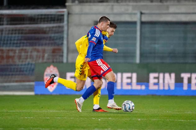 Edgaras Utkus (Litauen, 03) und Fabio Luque-Notaro (Liechtenstein, 07) im Laufduell , Liechtenstein, UEFA , Nations League, 1. Spieltag, Liechtenstein vs. Litauen, 24.09.2026, Vaduz Rheinpark Stadion Liechtenstein Copyright: xGrantxHubbsx