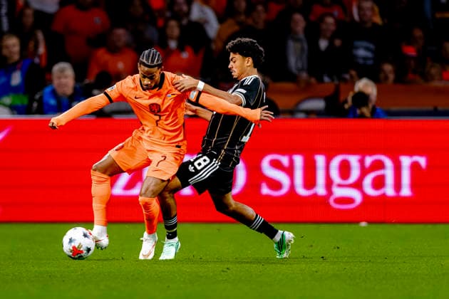 AMSTERDAM - Nederland forward Crysencio Summerville and Duitsland defender Nathaniel Brown during the UEFA Nations League match between Nederland and Duitsland at Johan Cruijff ArenA on 24 september 2026 in Amsterdam, Nederland. (Photo by DeFodi Images) -