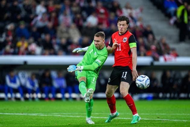 SOCCER - NL, AUT vs ISR LINZ,AUSTRIA,24.SEP.26 - SOCCER - UEFA Nations League, group stage, OEFB international match, Länderspiel, Nationalmannschaft Austria vs Israel. Image shows Daniel Peretz (ISR) and Michael Gregoritsch (AUT).  GEPAxpictures xChristianxMoser