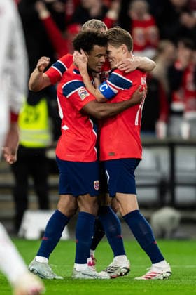 260924 Oscar Bobb and Martin odegaard of Norway celebrate after 1-0 during the Nations League football match between Norway and Denmark on September 24, 2026 in Oslo. Photo: Marius Simensen BILDBYRAN COP 238 VG1005 bbeng fotboll football soccer fotball nations league landskamp norge norway danmark denmark celebration jubel Copyright: MARIUSxSIMENSEN BB260924ZI002