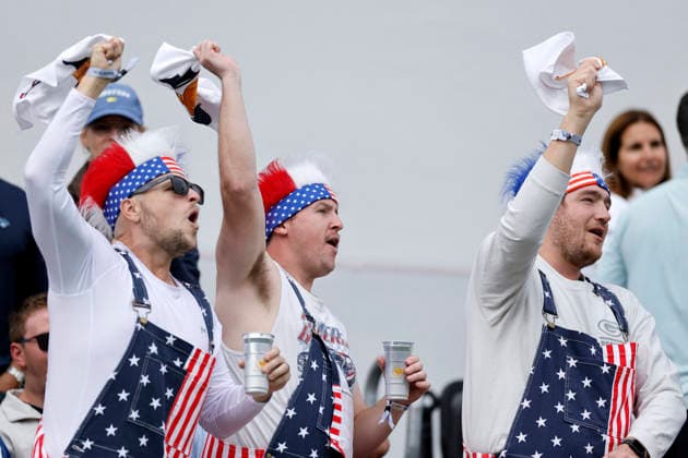 MEDINAH, IL - SEPTEMBER 24: United States fans cheer during Thursday s Four-ball matches on day one of the Presidents Cup 2026 on September 24, 2026 at Medinah Country Club in Medinah, Illinois. (Photo by Joe Robbins Icon Sportswire) GOLF: SEP 24 Presidents Cup EDITORIAL USE ONLY Icon573260924001