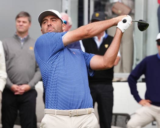 MEDINAH, IL - SEPTEMBER 24: Team USA golfer Scottie Scheffler plays his tee shot on the first hole during the first round of the 2026 Presidents Cup on September 24, 2026, at Medinah Country Club in Medinah, Illinois. (Photo by Brian Spurlock Icon Sportswire) GOLF: SEP 24 Presidents Cup EDITORIAL USE ONLY Icon26092411