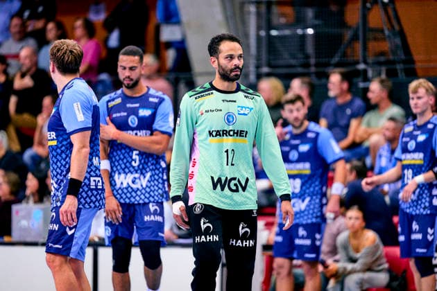 Mohamed Essam Moustafa El-Tayar (12, TVB 1898 Stuttgart ) Philipp Ahouansou (5, TVB 1898 Stuttgart ) Max Haefner (3, TVB 1898 Stuttgart ) Enttäuschung - Enttäuscht - Unglücklich - Niedergeschlagen - 24.09.2026 - Handball - DHB Pokal - Saison 2026 2027 - 02. Runde: TVB 1898 Stuttgart - HC Erlangen Metropolregion Nürnberg HCE - PeKo - xpexkox -