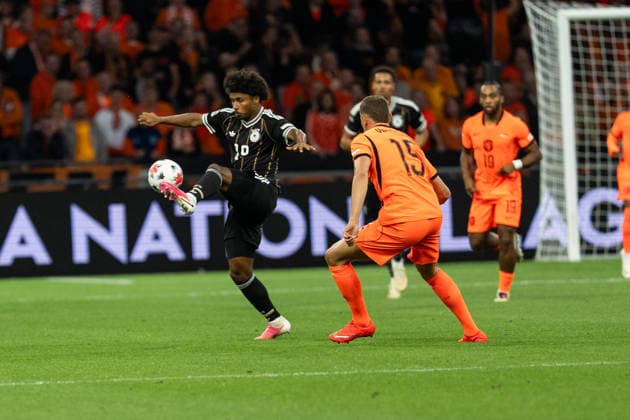 24.09.2026, NED, UEFA Nations League 2026 27 Niederlande gegen Deutschland Karim Adeyemi (Deutschland, 19) nimmt den Ball an,; Ganzkörper Ganzkoerper ; Ball am Fuss; Amsterdam Johan Cruijff Arena Amsterdam Niederlande Copyright: xnordphotoxGmbHx xChristianxSchulzex