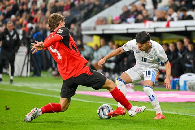24.09.2026, Oberoesterreich Arena Linz, AUT, Uefa Nations League 2026 27 Group B - Oesterreich vs Israel, im Bild Stefan Posch (AUT) vs Manor Solomon (ISR) UEFA Nations League 2026 27 Group B Match between Austria and Israel in Linz, Austria on 2026 09 24 Linz Oberoesterreich Austria