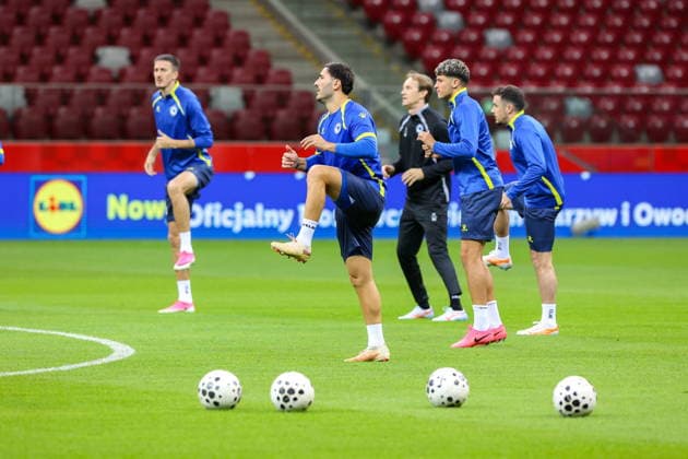 WARSZAWA 24.09.2026 TRENING REPREZENTACJI BOSNI I HERCEGOWINY PRZED MECZEM LIGI NARODOW --- BOSNIA AND HERCEGOVINA MENS FOOTBALL national team, Nationalteam TRAINING SESSION BEFORE UEFA NATIONS LEAGUE MATCH IN WARSAW SEAD KOLASINAC ARJAN MALIC FOT. ANNA KLEPACZKO FOTOPYK NEWSPIX.PL --- newspix.pl 