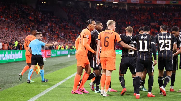 24.09.2026, xrekx, Fussball UEFA Nations League, Niederlande - Deutschland v.l. Rudelbildung Virgil van Dijk (Niederlande) Amsterdam