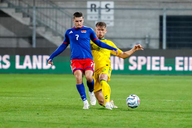 Fabio Luque-Notaro (Liechtenstein, 07) und Artemijus Tutyskinas (Litauen, 02) im Zweikampf , Liechtenstein, UEFA , Nations League, 1. Spieltag, Liechtenstein vs. Litauen, 24.09.2026, Vaduz Rheinpark Stadion Liechtenstein Copyright: xGrantxHubbsx