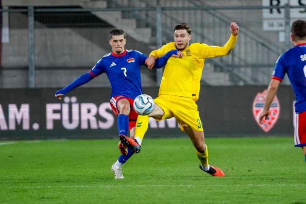Fabio Luque-Notaro (Liechtenstein, 07) und Edgaras Utkus (Litauen, 03) im Zweikampf , Liechtenstein, UEFA , Nations League, 1. Spieltag, Liechtenstein vs. Litauen, 24.09.2026, Vaduz Rheinpark Stadion Liechtenstein Copyright: xGrantxHubbsx