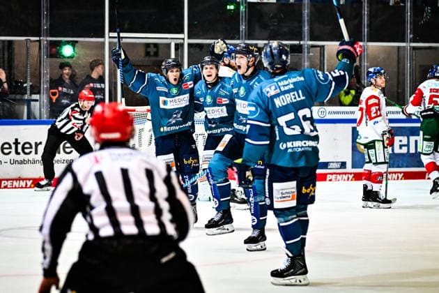 Torjubel, Jubel, Freude bei Torschütze Maximilian Eisenmenger (Iserlohn Roosters, 41) Robin Norell (Iserlohn Roosters, 56) Johannes Krauss (Iserlohn Roosters, 16) Dennis Lobach (Iserlohn Roosters, 26), GER, Iserlohn Roosters vs. Augsburger Panther, Eishockey, Penny-DEL, 3. Spieltag, Spielzeit 2026 2027, 24.09.2026, GER, Iserlohn Roosters vs. Augsburger Panther, Eishockey, Penny-DEL, 3. Spieltag, Spielzeit 2026 2027, 24.09.2026 Iserlohn Copyright: xJonasxBrockmann Eibner-Pressefotx EP_JBN